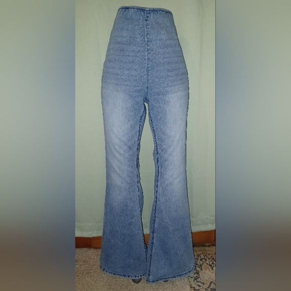 A Tinseltown High-Waist Flair Jeans - Picture 1 of 5